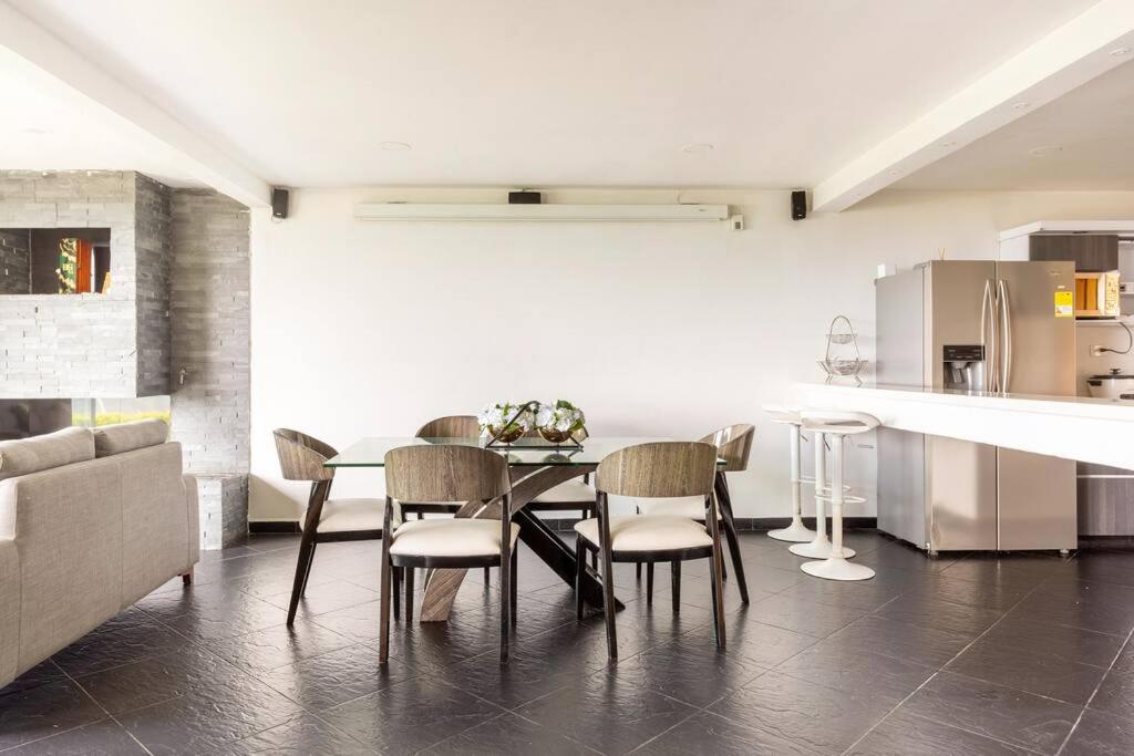 Amazing 5 bdrm Villa with view of Piedra el Peñol