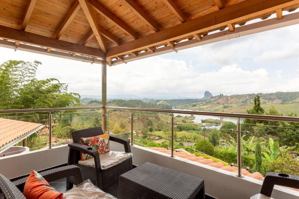 Amazing 5 bdrm Villa with view of Piedra el Peñol