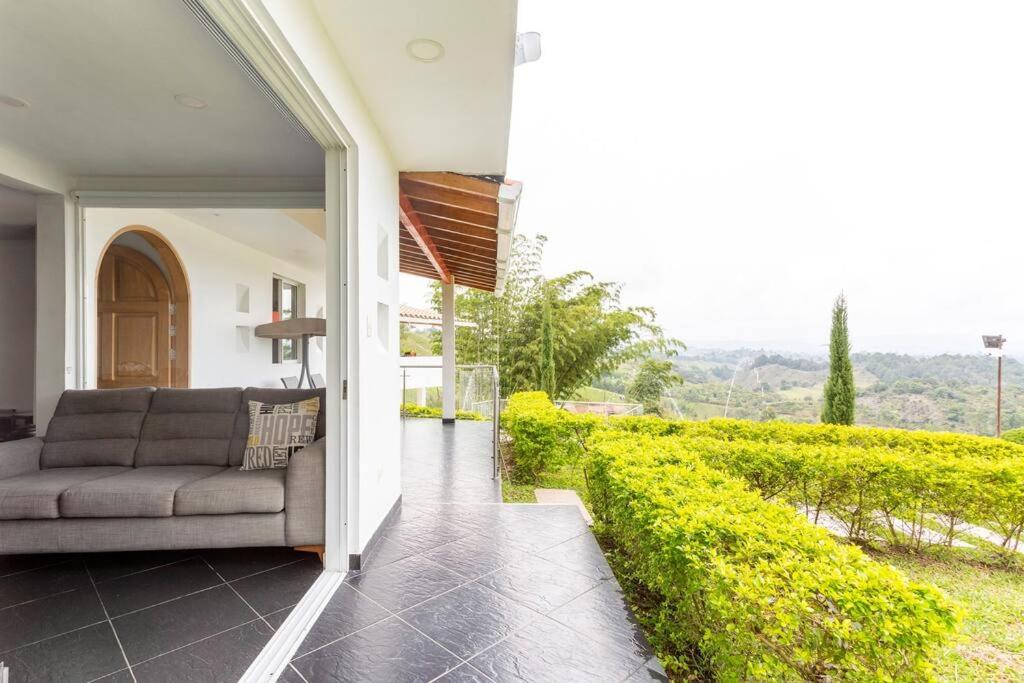 Amazing 5 bdrm Villa with view of Piedra el Peñol