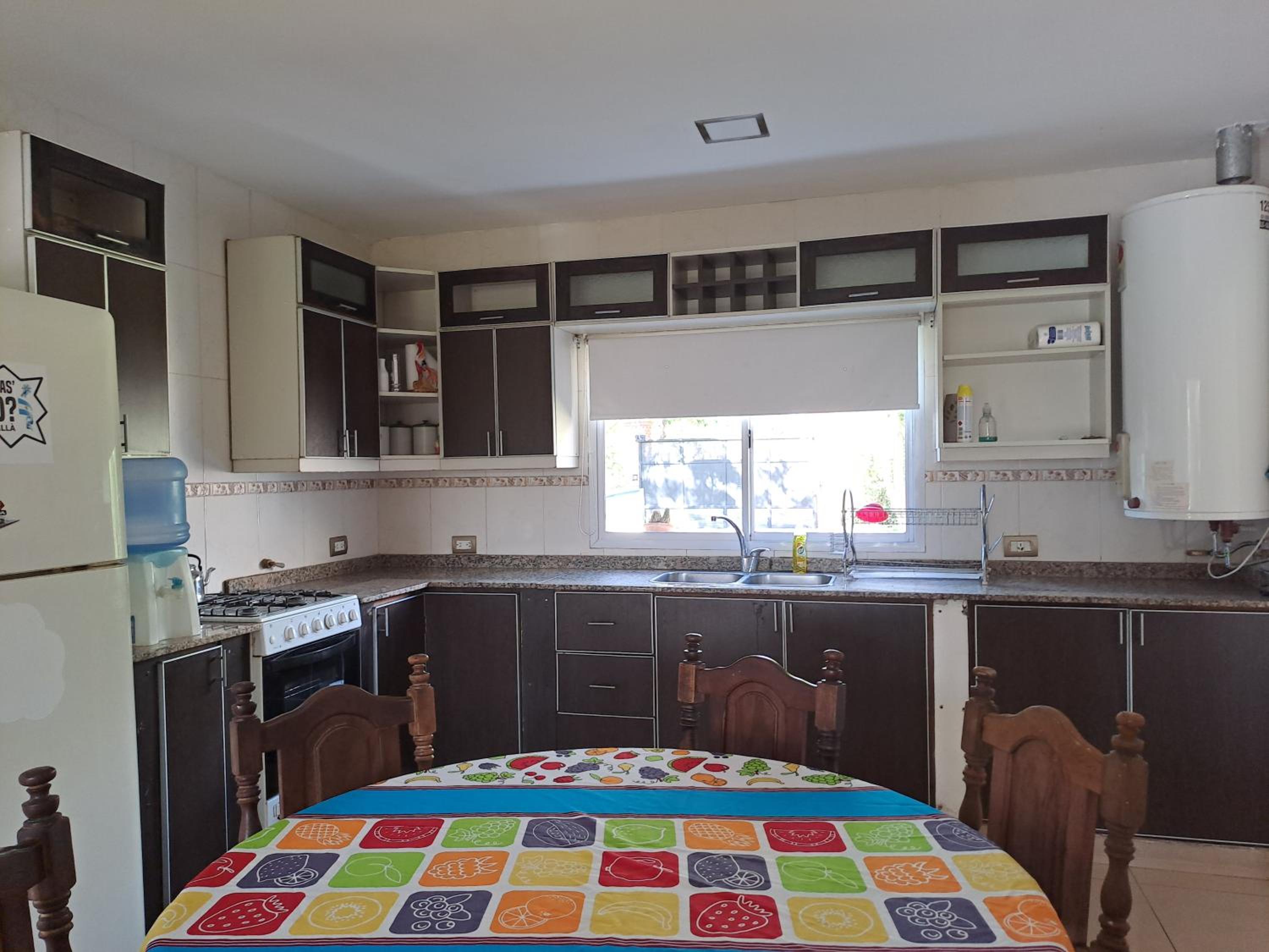 Casa con piscina y parque en Salta , zona aeropuerto