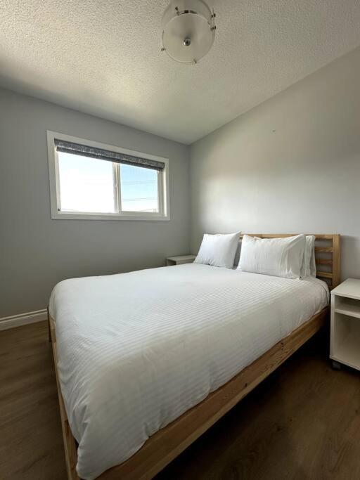 Spacious 5 - Bedroom Oasis in Penticton
