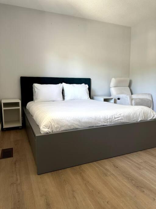 Spacious 5 - Bedroom Oasis in Penticton