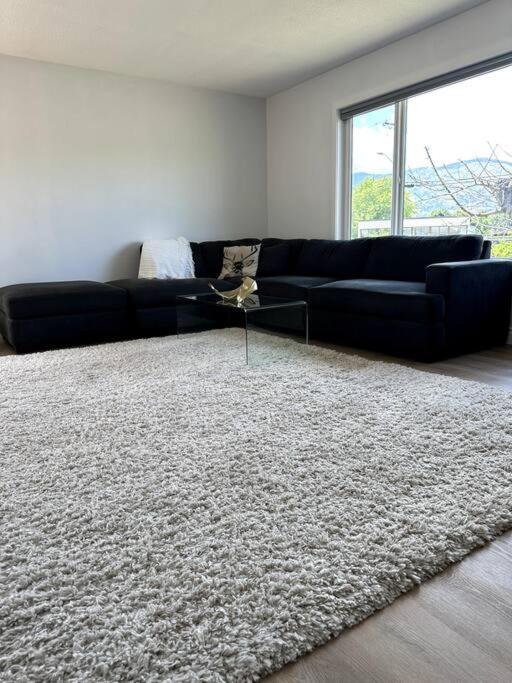 Spacious 5 - Bedroom Oasis in Penticton