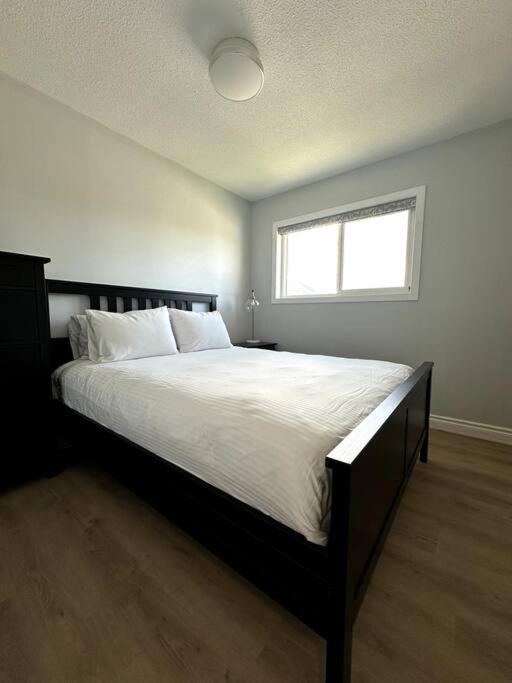 Spacious 5 - Bedroom Oasis in Penticton