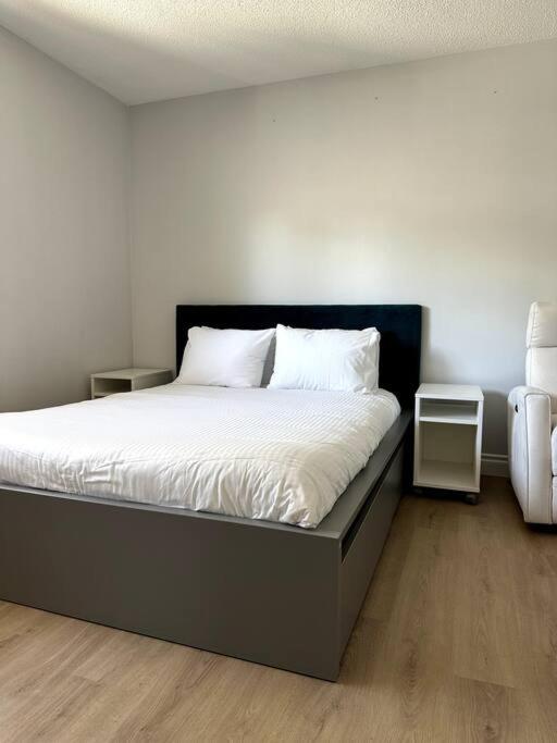 Spacious 5 - Bedroom Oasis in Penticton