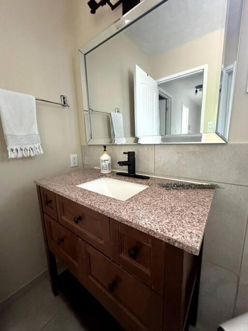 Spacious 5 - Bedroom Oasis in Penticton