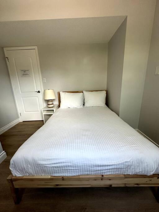Spacious 5 - Bedroom Oasis in Penticton