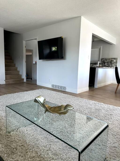 Spacious 5 - Bedroom Oasis in Penticton