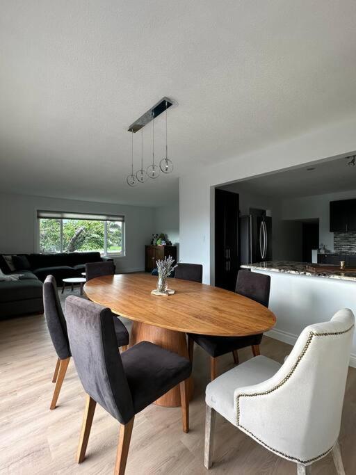 Spacious 5 - Bedroom Oasis in Penticton