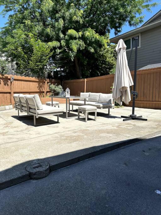 Spacious 5 - Bedroom Oasis in Penticton