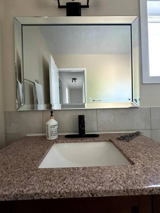 Spacious 5 - Bedroom Oasis in Penticton