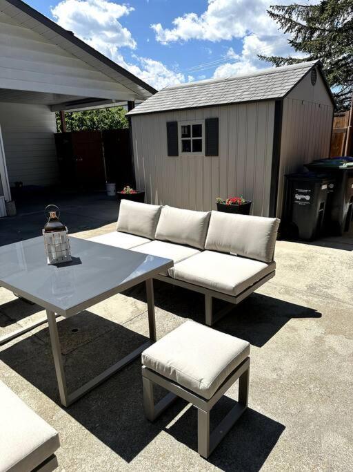 Spacious 5 - Bedroom Oasis in Penticton