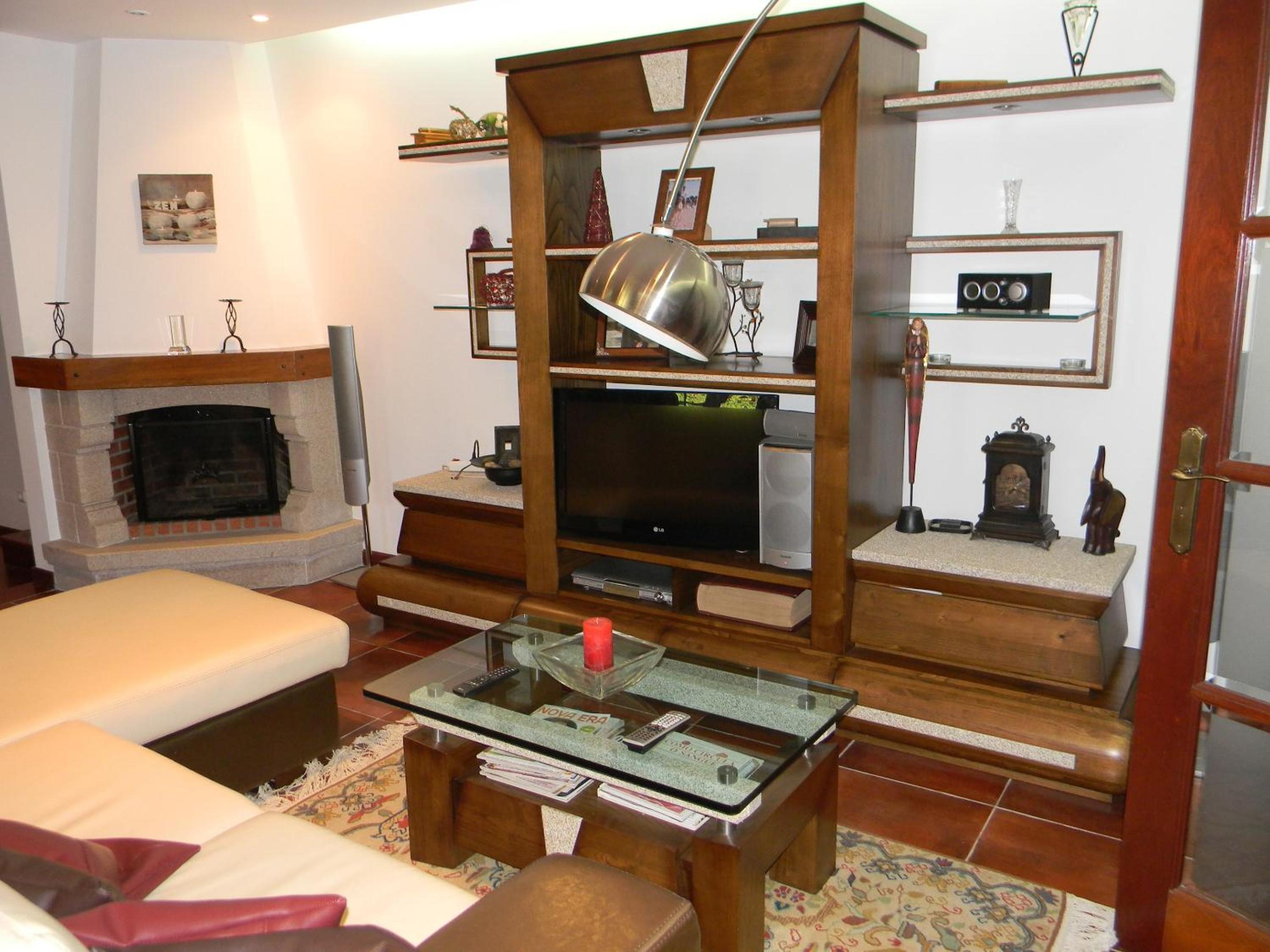 Welcoming villa in Santa Leocádia, private pool 475 m² view 3