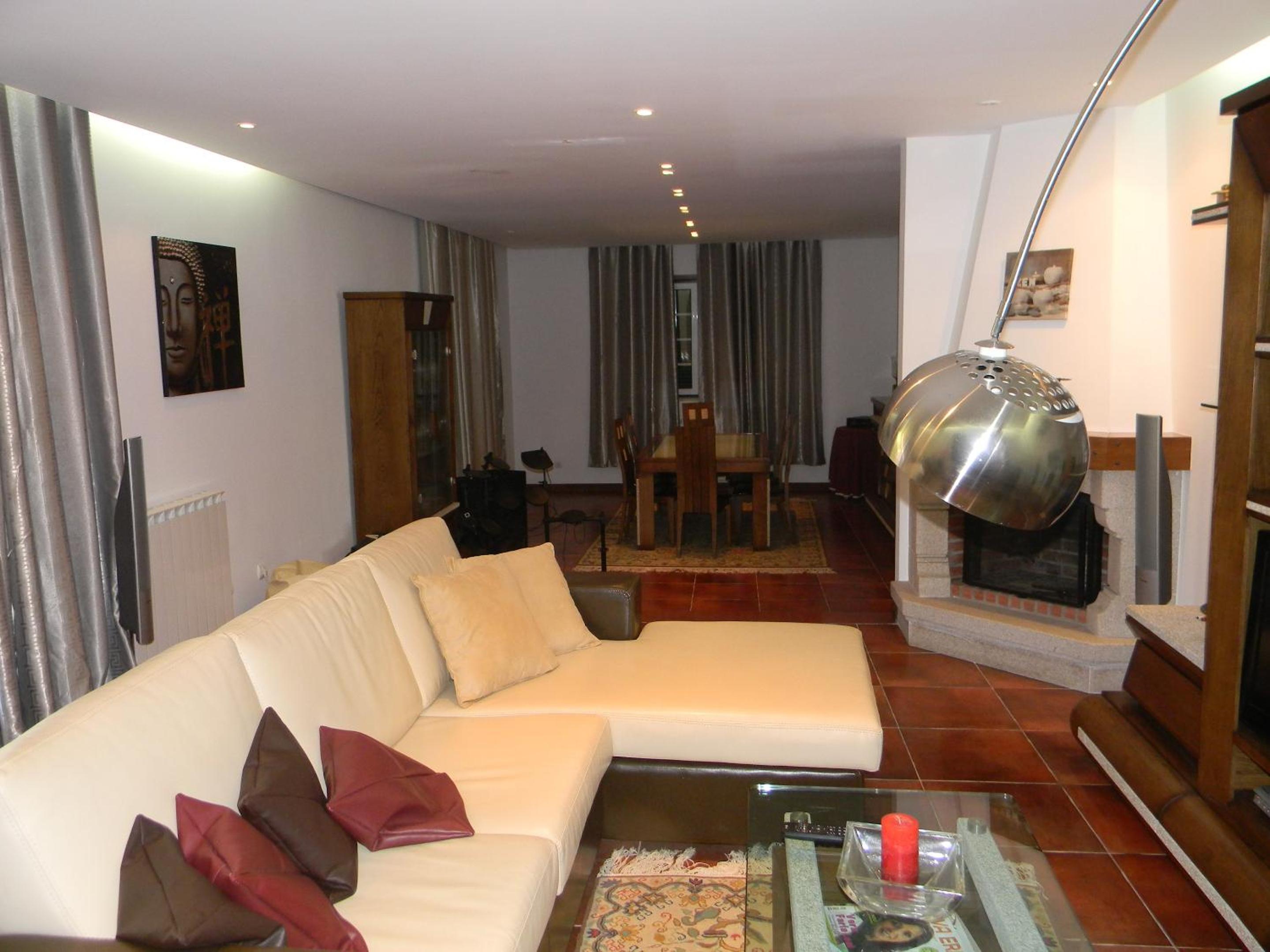 Welcoming villa in Santa Leocádia, private pool 475 m² view 4