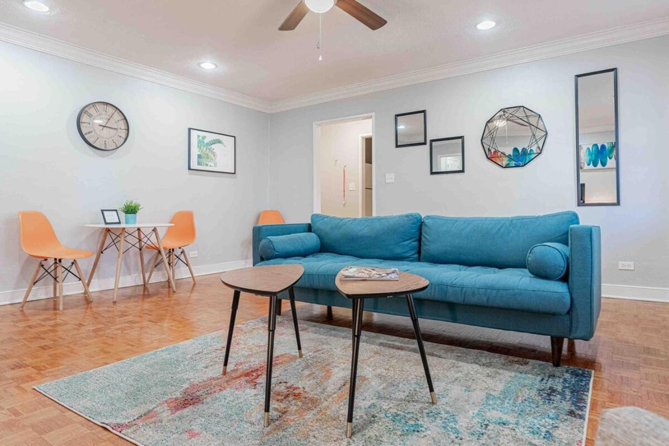 Relax And Enjoy In Downtown High Rise Condo view 3