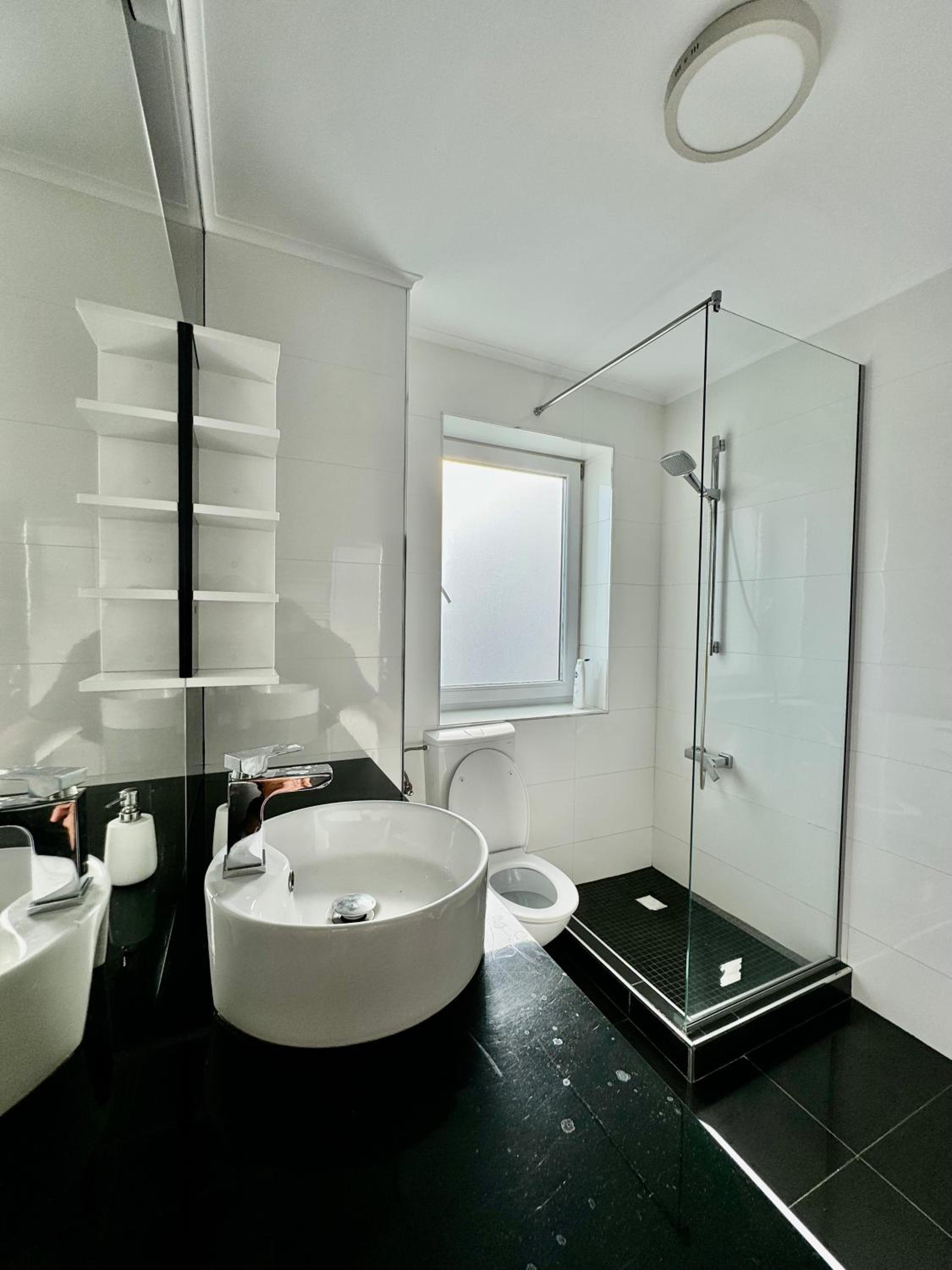 Oferim spre închiriere apartament de Lux view 5