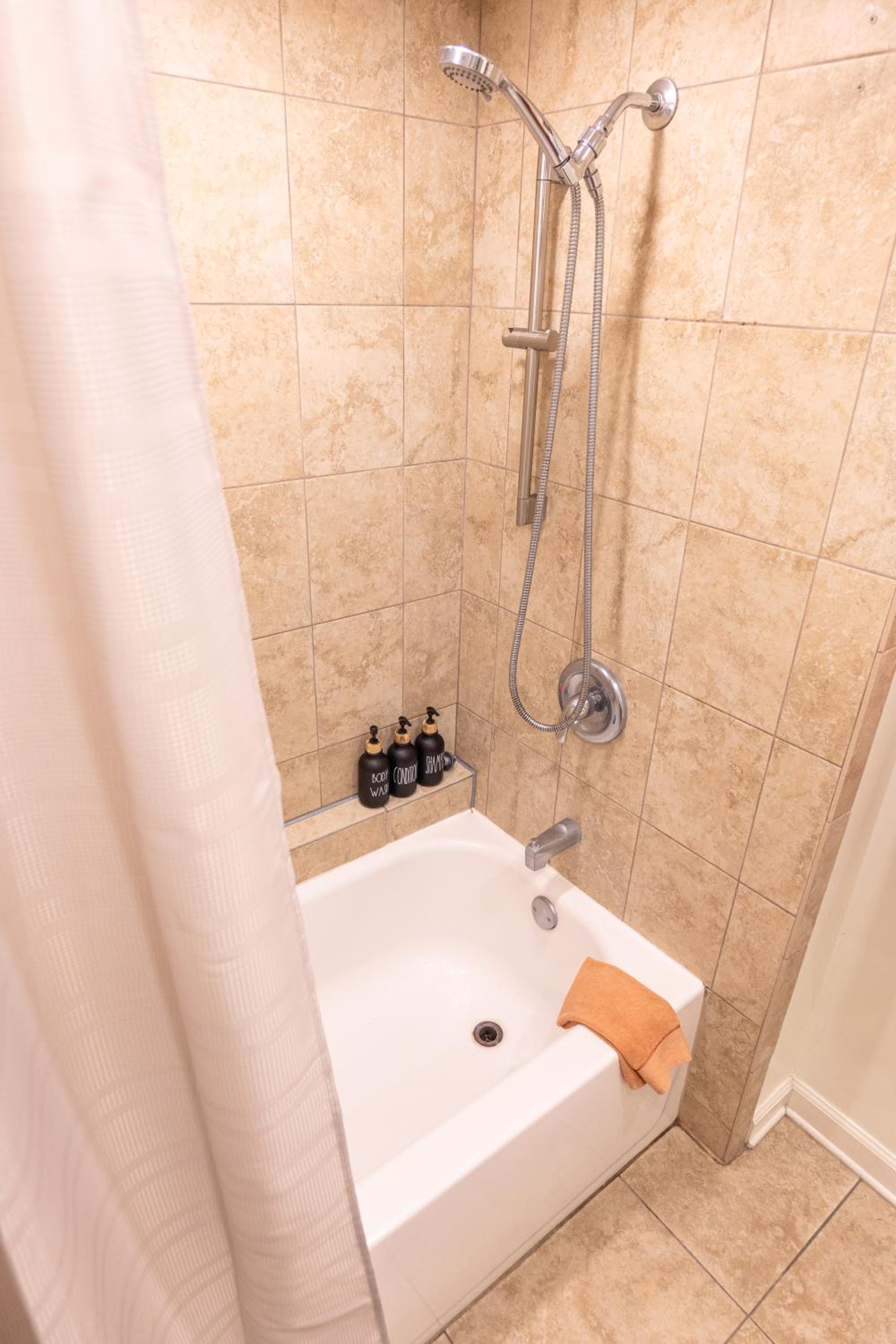 Tropical Studios at Marine Surf Waikiki - FREE PARKING - BEST LOCATION - FULL KITCHEN - SWIMMING POOL 照片第 30 張,共 263 張