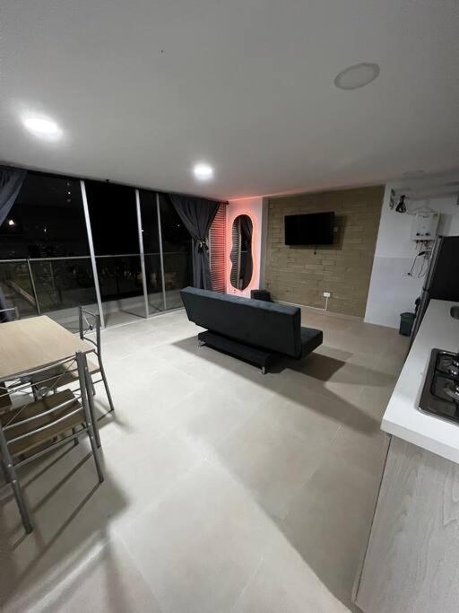 Espacioso apartamento con piscina en Laureles 201