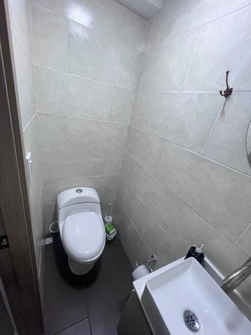 Espacioso apartamento con piscina en Laureles 201