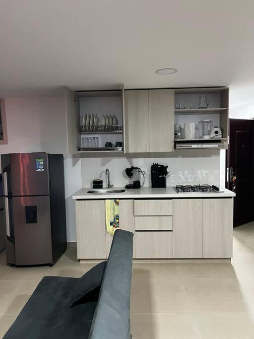 Espacioso apartamento con piscina en Laureles 201
