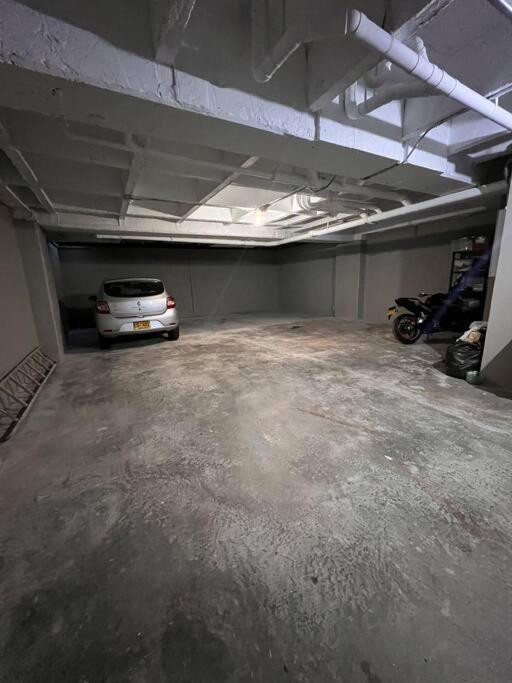Espacioso apartamento con piscina en Laureles 201