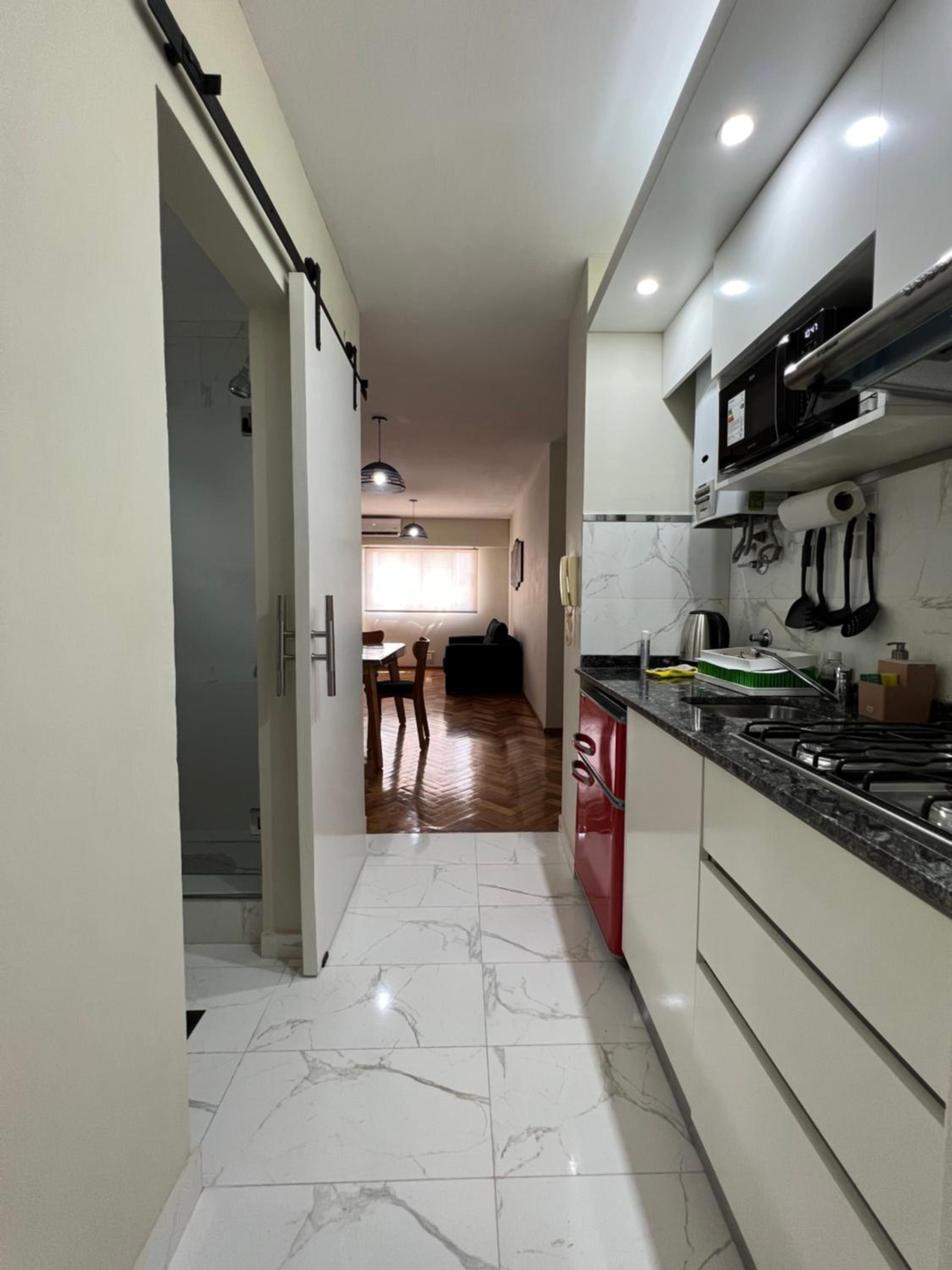 Av Pellegrini 1300 (exellente ubicación)