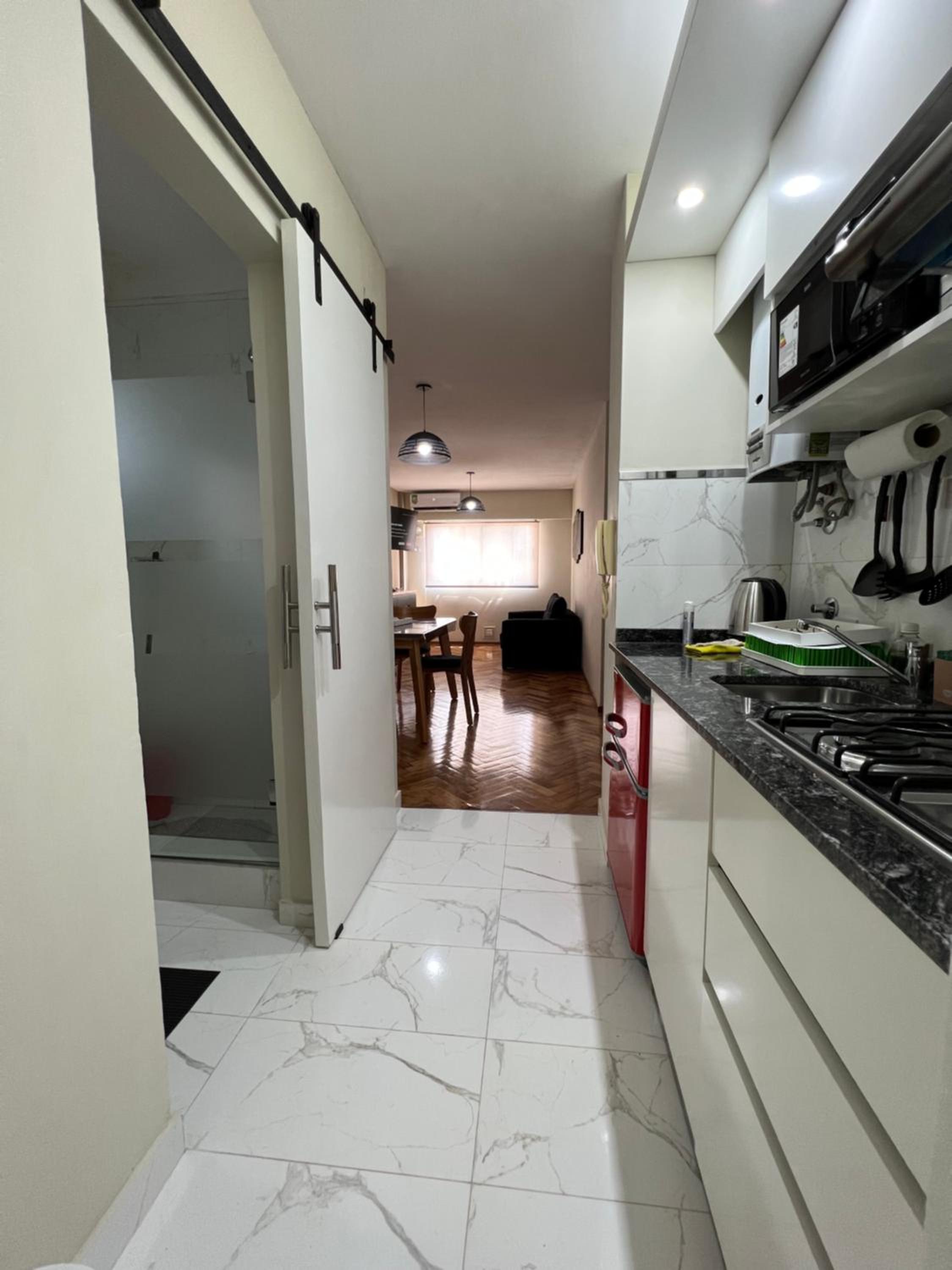 Av Pellegrini 1300 (exellente ubicación)
