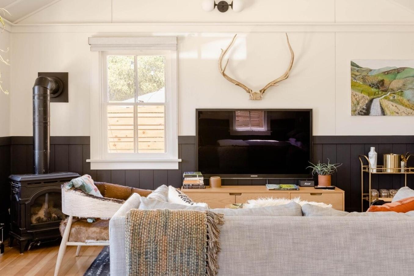 Wild Hair Studio-stylish Farm Stay W Ev Charger view 3