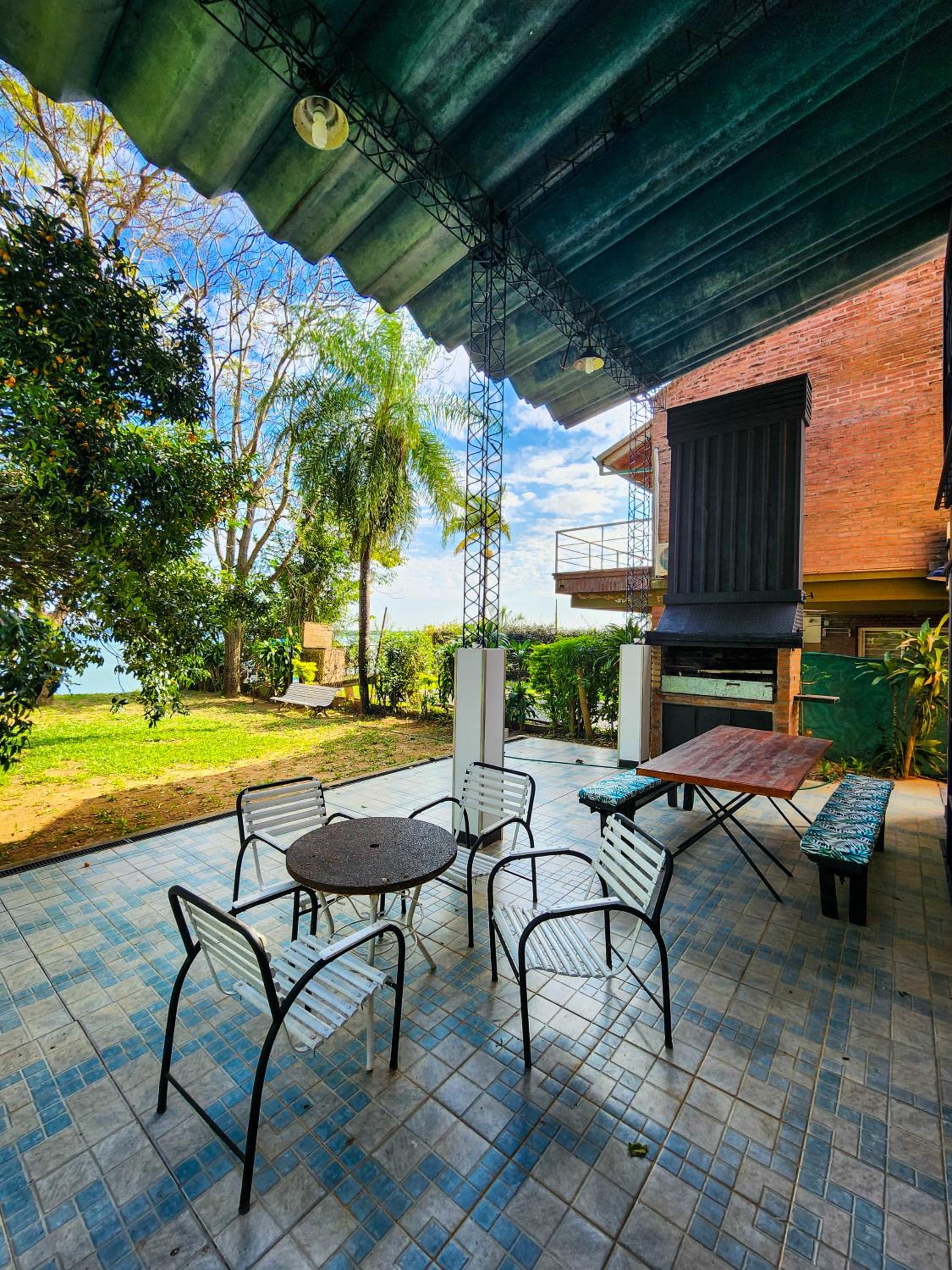 Casa frente al Río Paraná