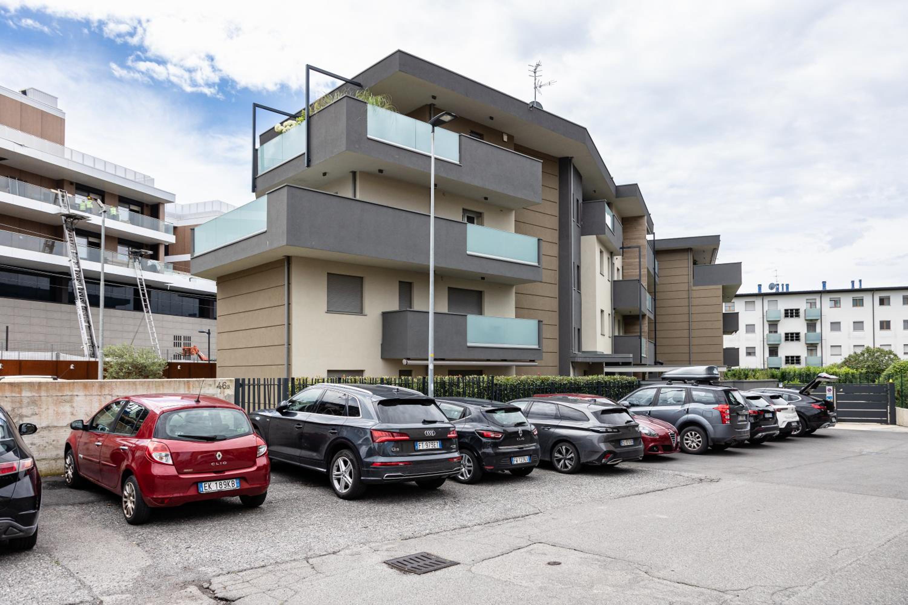 2 Min Walk Chorus Life, with 2 Bedrooms and 2 Bath view 5