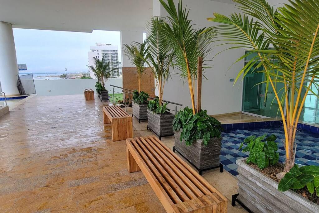 Stunning Infinity Pool, Balcony, steps from Walled City & Marbella Beach