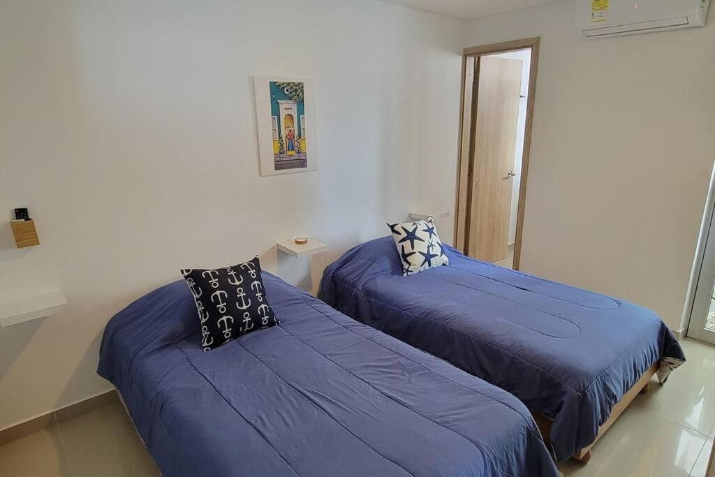 Stunning Infinity Pool, Balcony, steps from Walled City & Marbella Beach