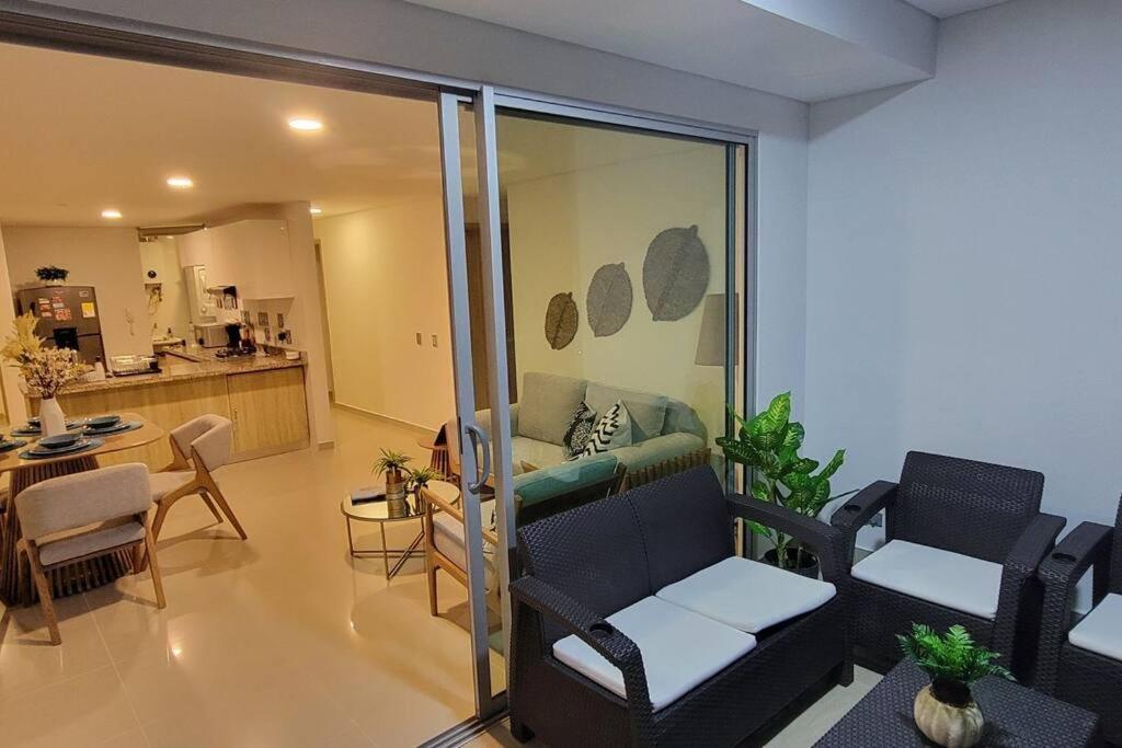 Stunning Infinity Pool, Balcony, steps from Walled City & Marbella Beach