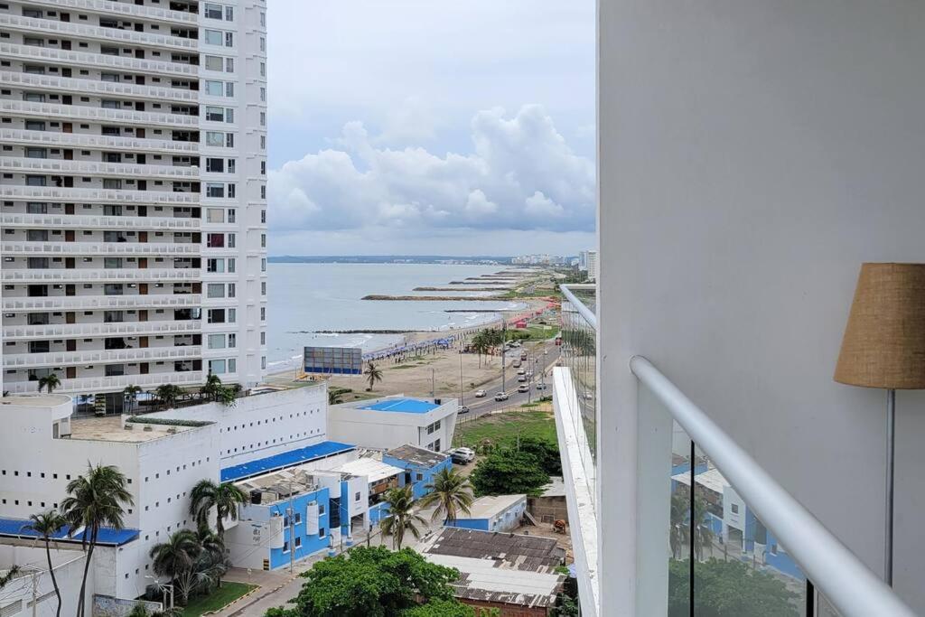 Stunning Infinity Pool, Balcony, steps from Walled City & Marbella Beach