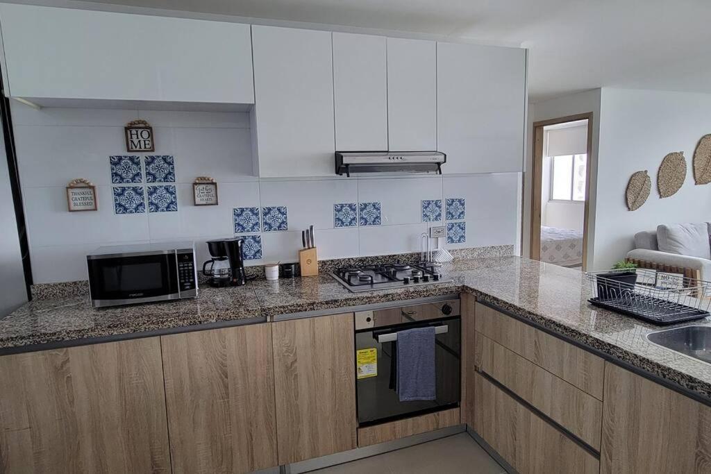 Stunning Infinity Pool, Balcony, steps from Walled City & Marbella Beach