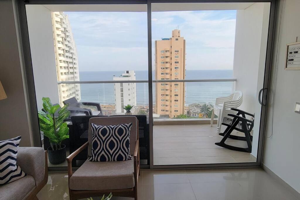 Stunning Infinity Pool, Balcony, steps from Walled City & Marbella Beach