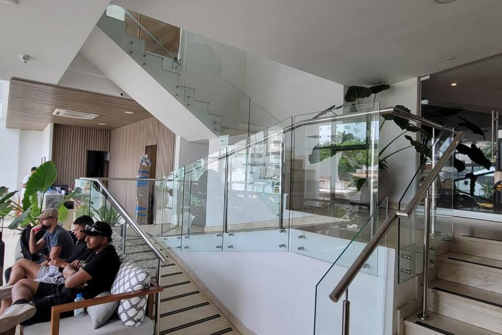 Stunning Infinity Pool, Balcony, steps from Walled City & Marbella Beach