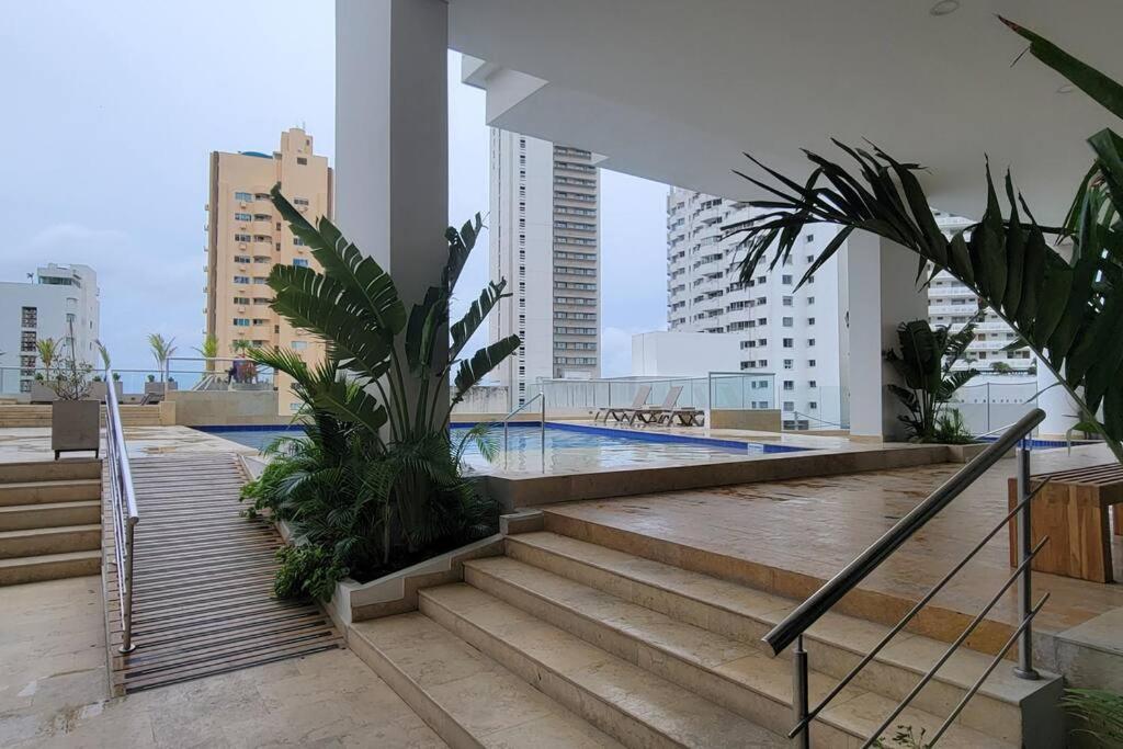 Stunning Infinity Pool, Balcony, steps from Walled City & Marbella Beach