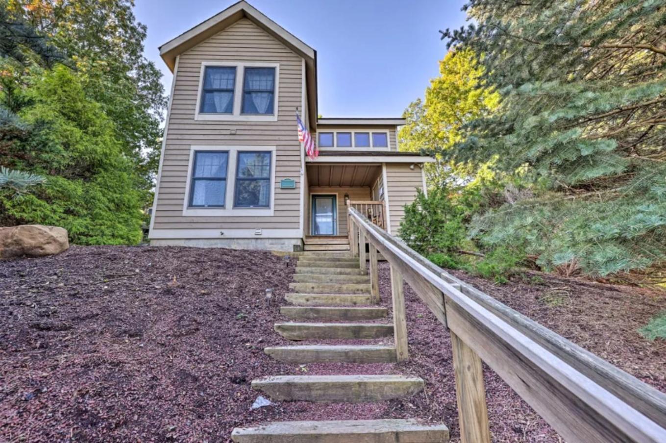 Hotel Pocono Mountain Home With Hot Tub 1 Mile To Skiing