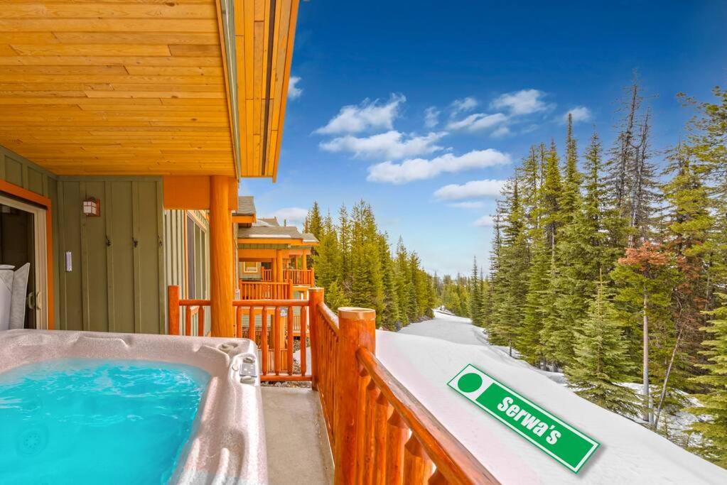 Best Ski-in out 3 Bdrm Chalet, with Hot Tub