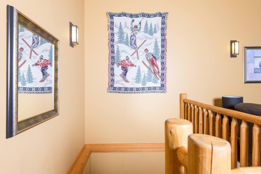 Best Ski-in out 3 Bdrm Chalet, with Hot Tub