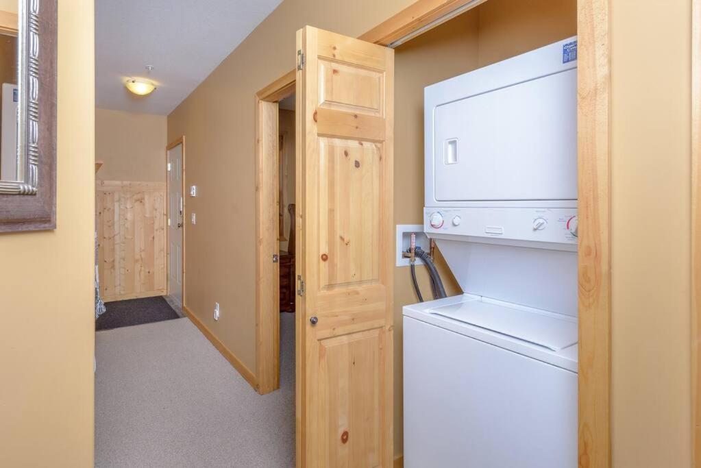 Best Ski-in out 3 Bdrm Chalet, with Hot Tub