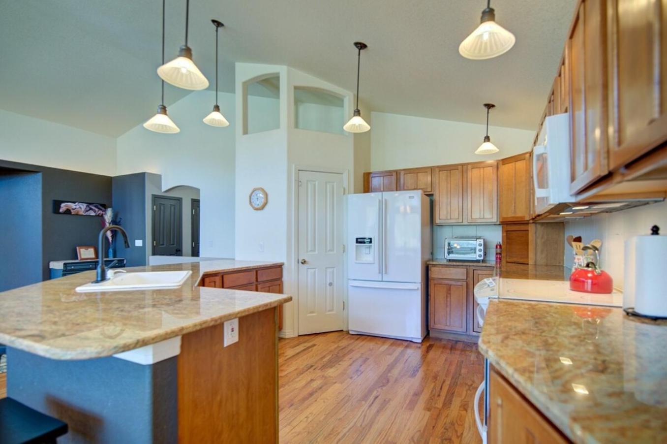 Picturesque Pueblo at Palmer Lake Sleeps 14 view 5