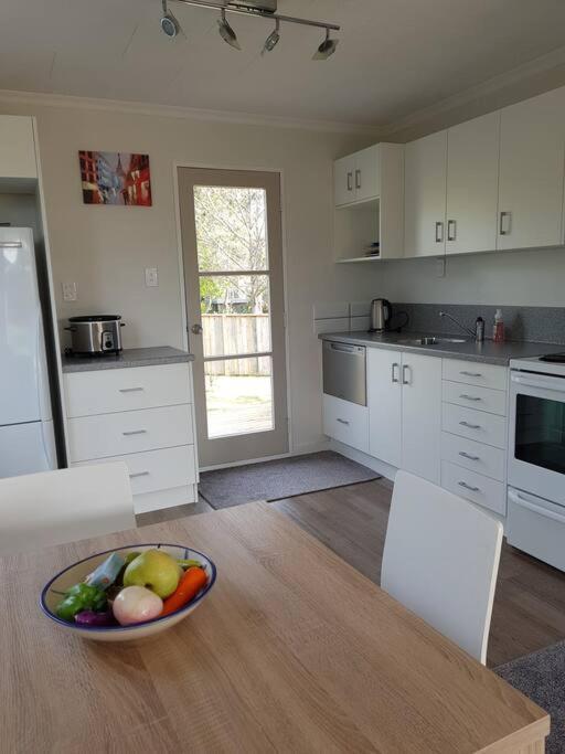 Relaxed Beach Retreat, mod family friendly bach view 3