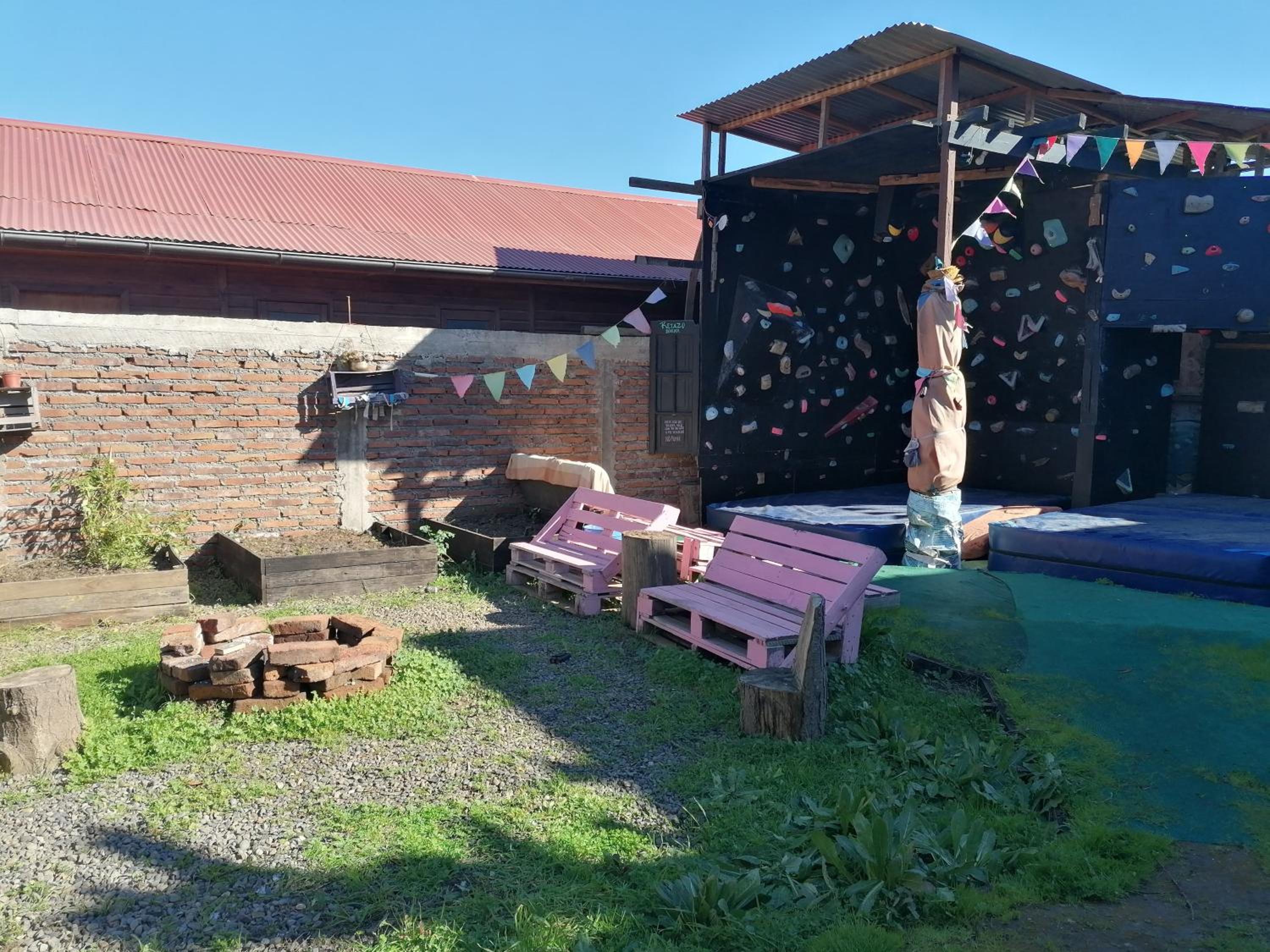 Casacipres Surf&climb Hostal