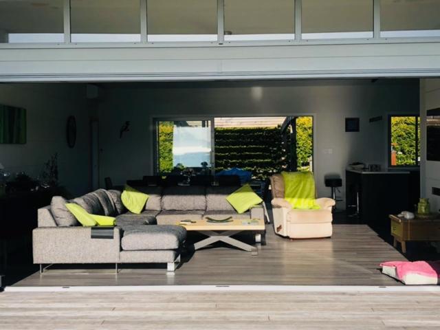 Moko Hiwi Escape Ruakaka - Tūī Suite