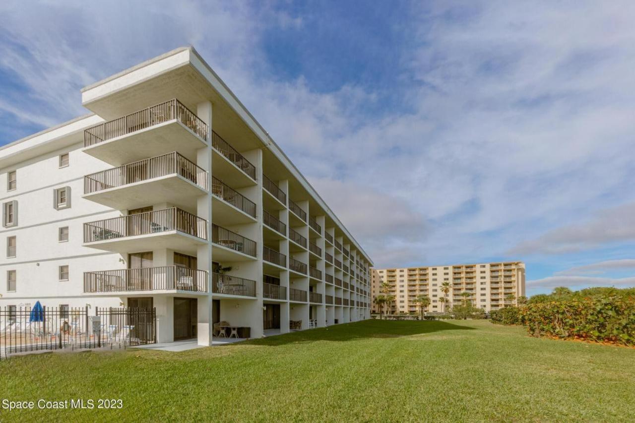 Newly Renovated 30 Seconds to Beach From Patio