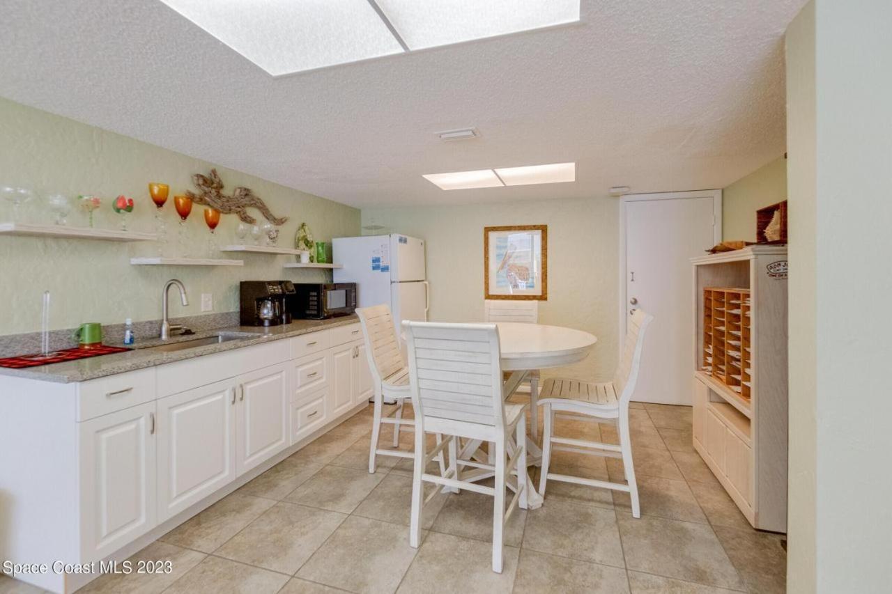 Newly Renovated 30 Seconds to Beach From Patio