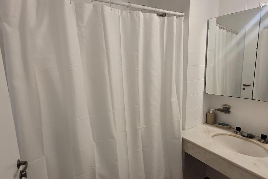 Hermoso Depto en La Perla con Balcón Cochera 5 Personas 8 cuadras del Mar