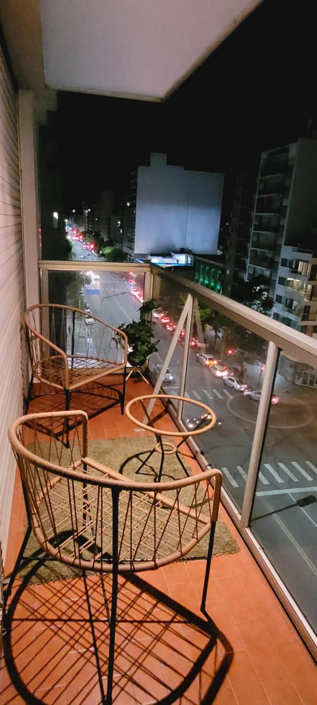 Hermoso Depto en La Perla con Balcón Cochera 5 Personas 8 cuadras del Mar